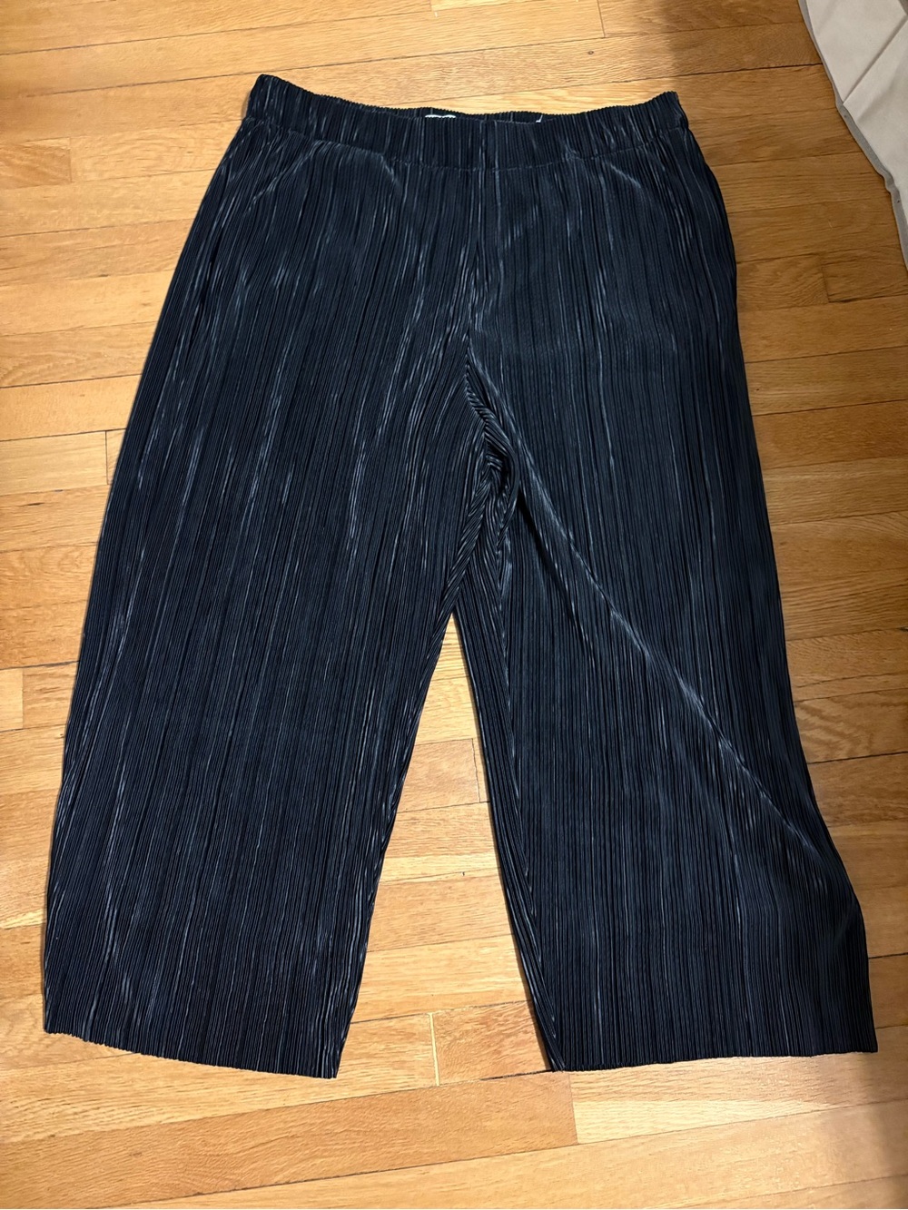 Nine West Black Pleated Wide-Leg Crop Pants